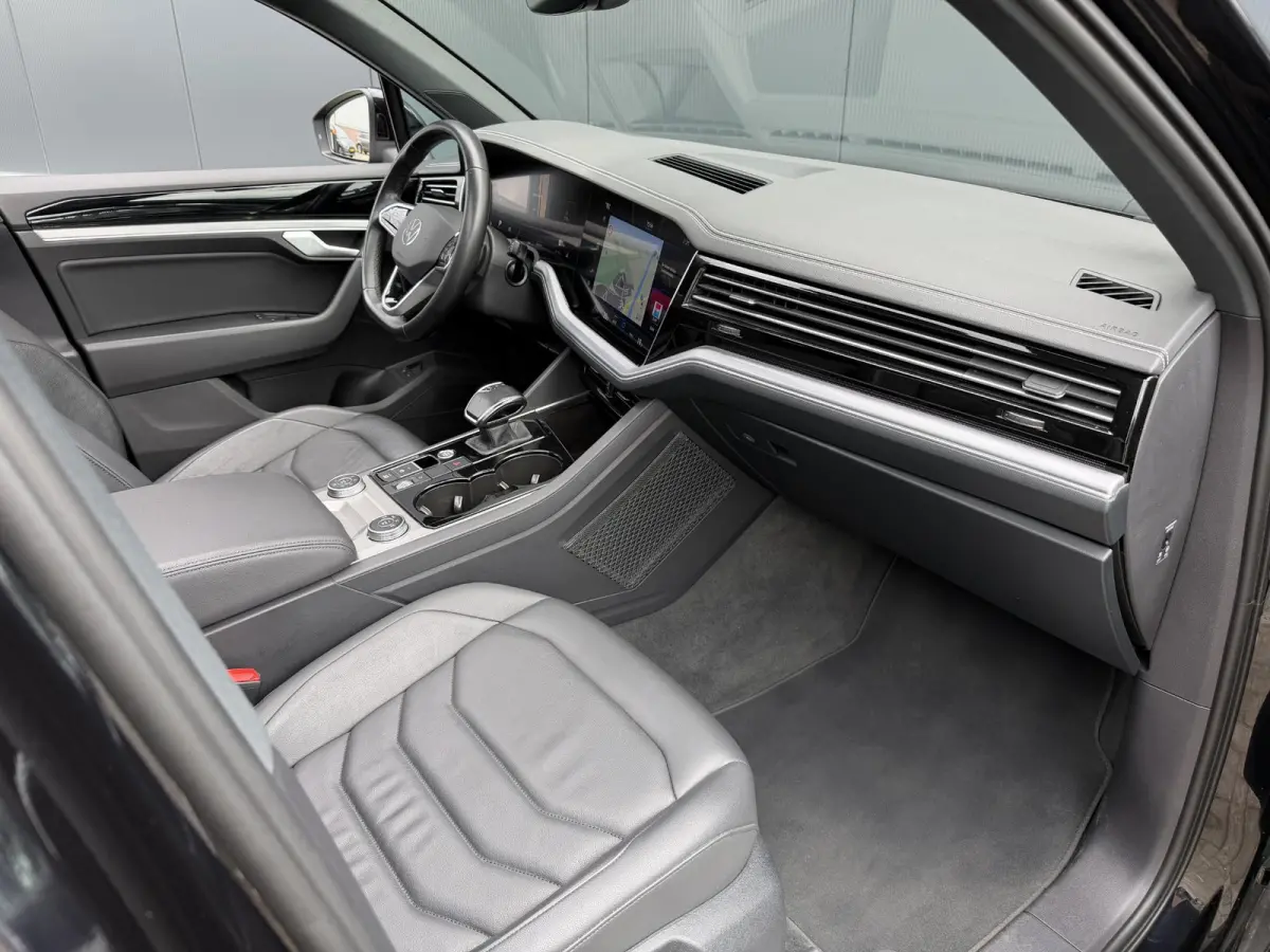 3.0 TSi eHybrid 4MOTION 20"/Panoramadak/Trekhaak/Luchtvering/Leder/Stuur + voorruit + stoelverwarming v+a/Dodehoek/Adaptieve cruise