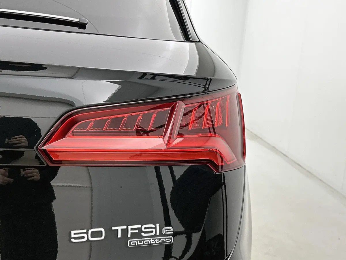 50 TFSI e quattro S edition 299 PK | S-line | Panoramadak | Luchtvering | Navigatie | Trekhaak | Stoelverwarming | Keyless | Apple Carplay | Android Auto | Lichtmetalen velgen | Leder |