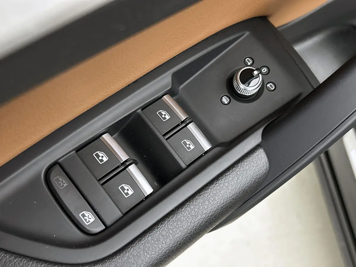 50 TFSI e quattro S edition 299 PK | S-line | Panoramadak | Luchtvering | Navigatie | Trekhaak | Stoelverwarming | Keyless | Apple Carplay | Android Auto | Lichtmetalen velgen | Leder |