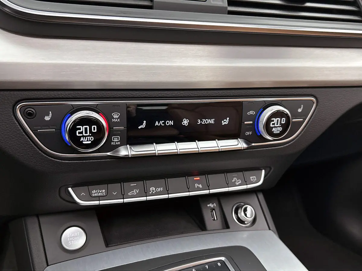 50 TFSI e quattro S edition 299 PK | S-line | Panoramadak | Luchtvering | Navigatie | Trekhaak | Stoelverwarming | Keyless | Apple Carplay | Android Auto | Lichtmetalen velgen | Leder |