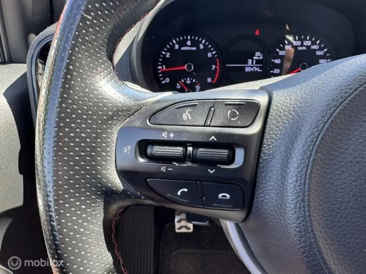 1.0 DPi GT-Line , GT Interieur , GT Voor- & Achter bumpers , Navigatie & Camera , Bluetooth , Apple carplay & Android auto, Speciale sportive uitvoering