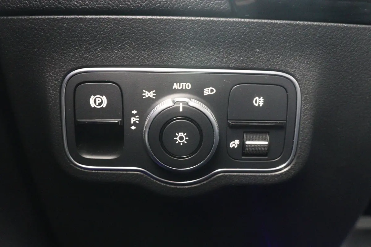 250 e AMG Line | Eerste Eigenaar | Elektrisch Panoramadak | Zetels met Geheugenfunctie | Elektrische Achterklep | 360* Camera | Adaptieve Cruise Control | Head-Up Display |