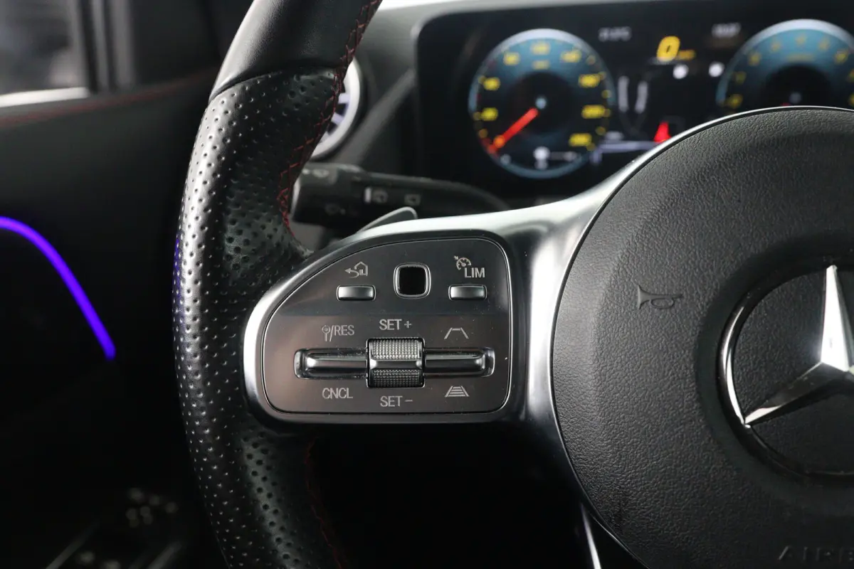 250 e AMG Line | Eerste Eigenaar | Elektrisch Panoramadak | Zetels met Geheugenfunctie | Elektrische Achterklep | 360* Camera | Adaptieve Cruise Control | Head-Up Display |