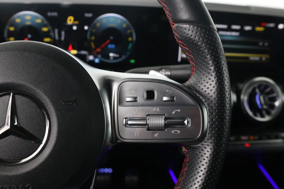 250 e AMG Line | Eerste Eigenaar | Elektrisch Panoramadak | Zetels met Geheugenfunctie | Elektrische Achterklep | 360* Camera | Adaptieve Cruise Control | Head-Up Display |