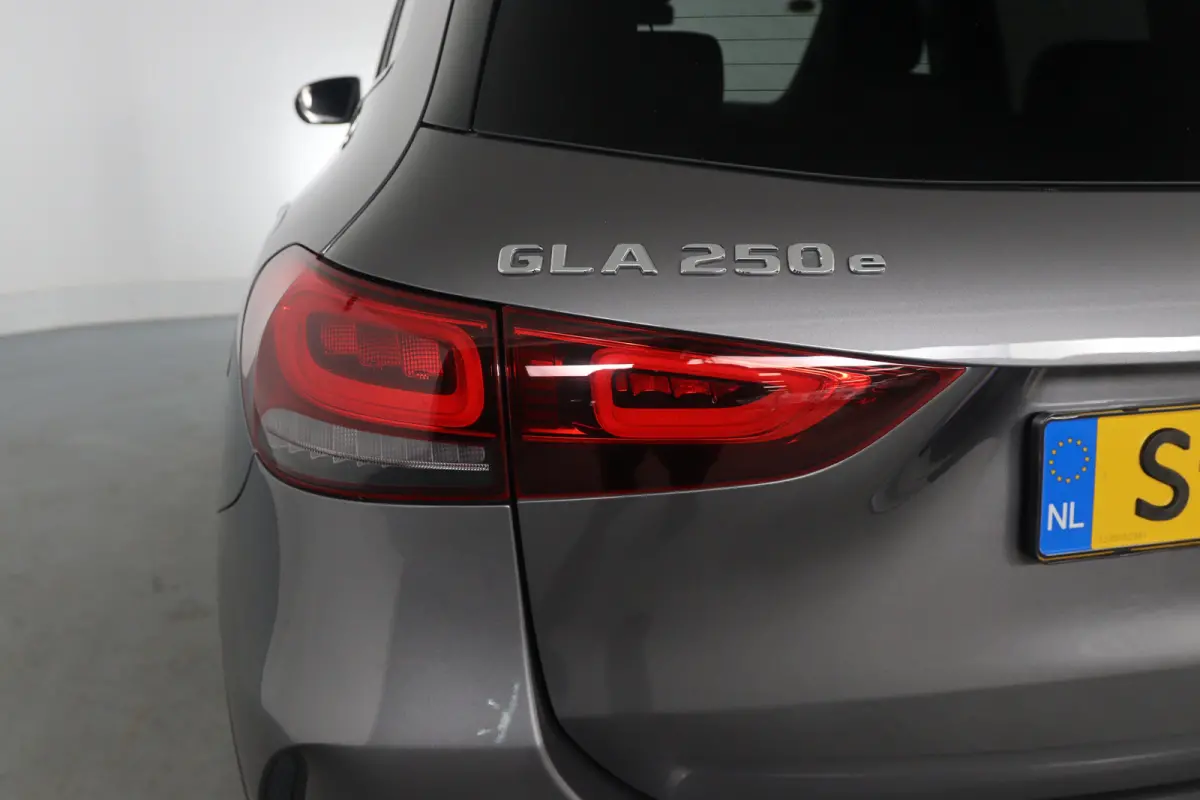 250 e AMG Line | Eerste Eigenaar | Elektrisch Panoramadak | Zetels met Geheugenfunctie | Elektrische Achterklep | 360* Camera | Adaptieve Cruise Control | Head-Up Display |