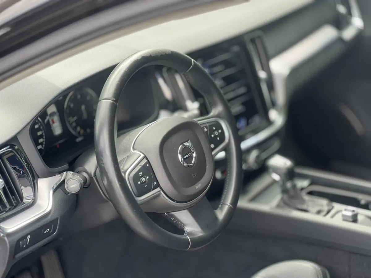 2.0 D4 Momentum R-Design Automaat Clima Cruise NAP
