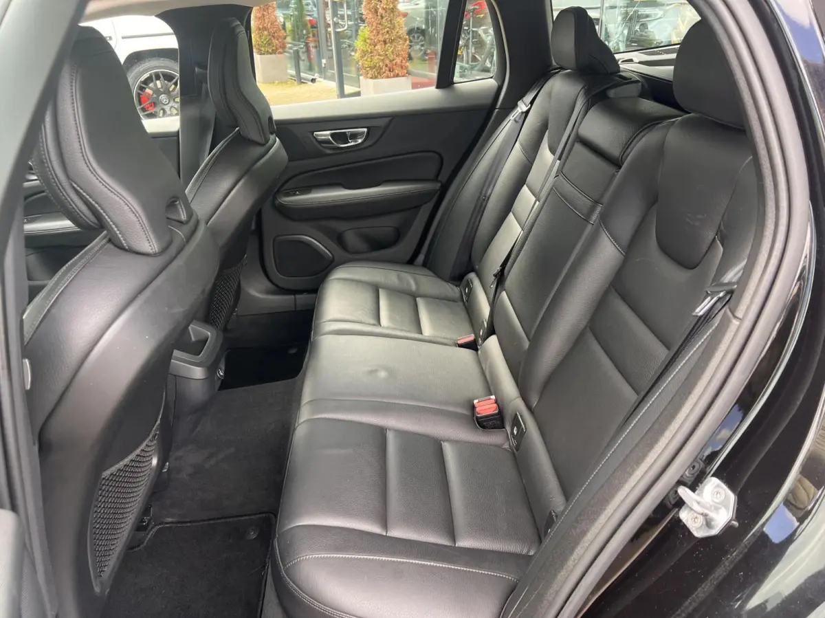 2.0 D4 Momentum R-Design Automaat Clima Cruise NAP