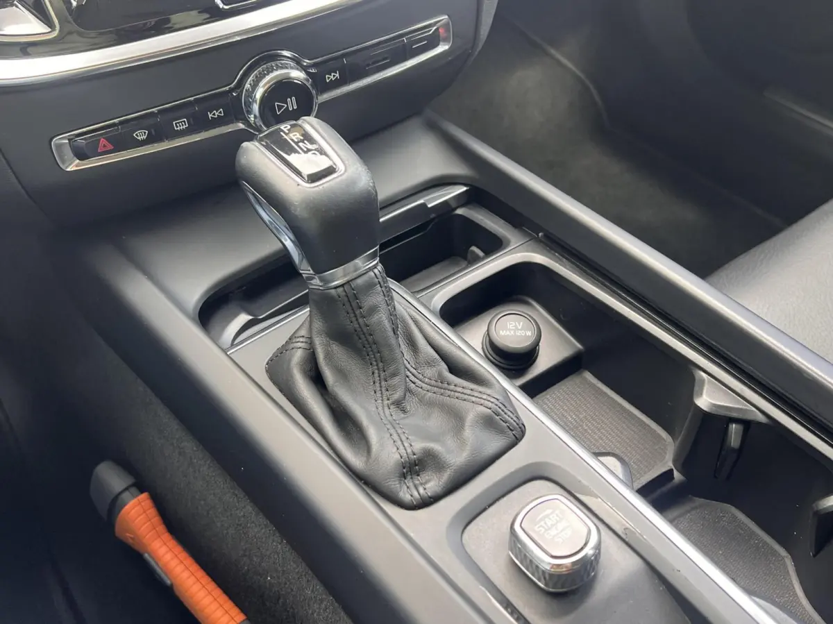 2.0 D4 Momentum R-Design Automaat Clima Cruise NAP