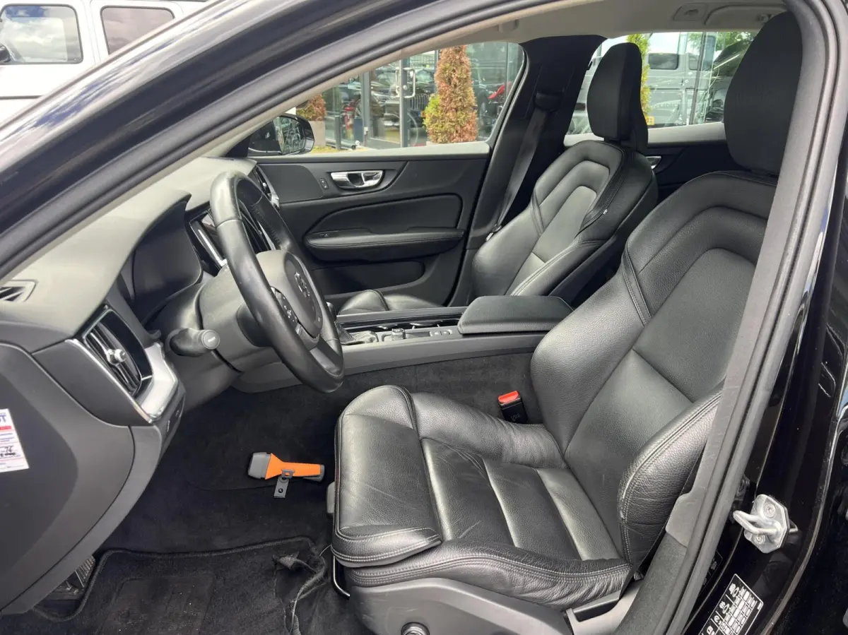 2.0 D4 Momentum R-Design Automaat Clima Cruise NAP
