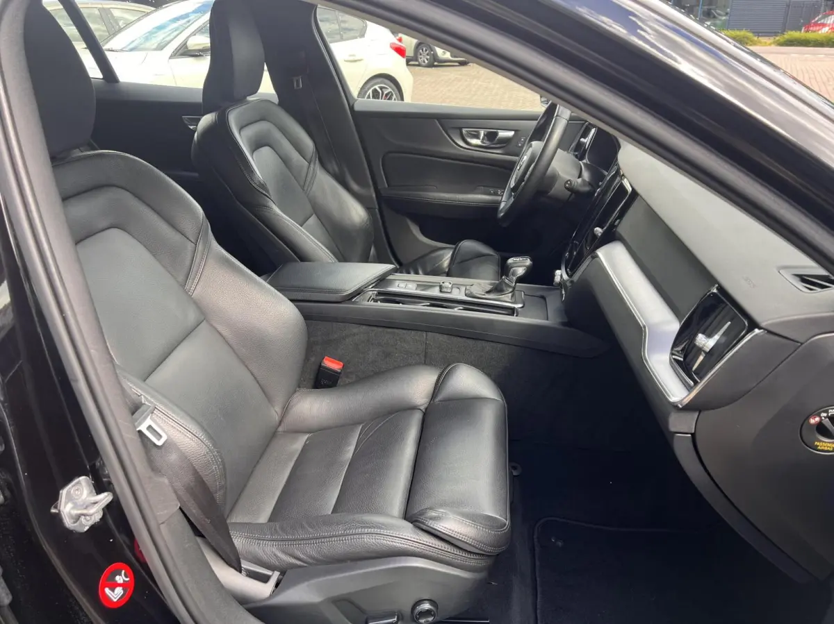 2.0 D4 Momentum R-Design Automaat Clima Cruise NAP