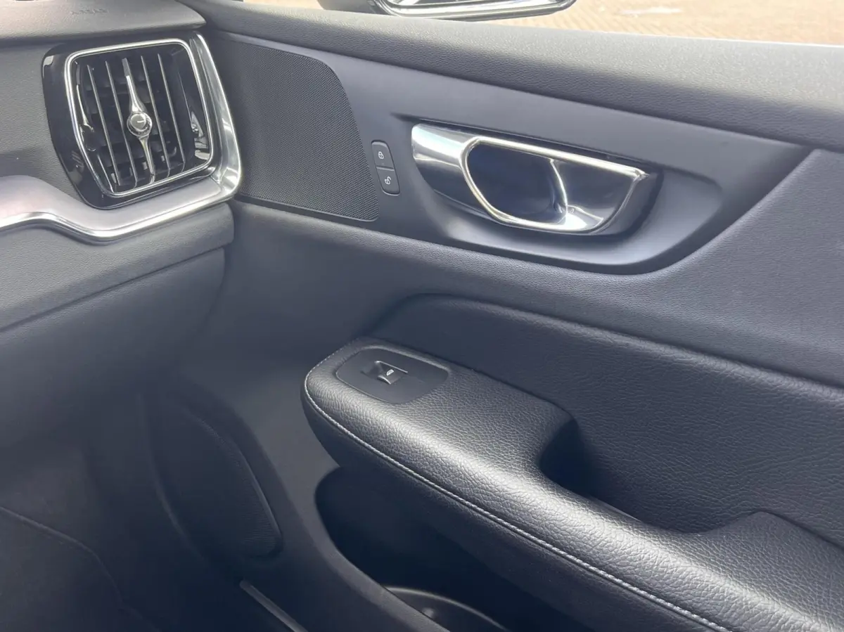 2.0 D4 Momentum R-Design Automaat Clima Cruise NAP