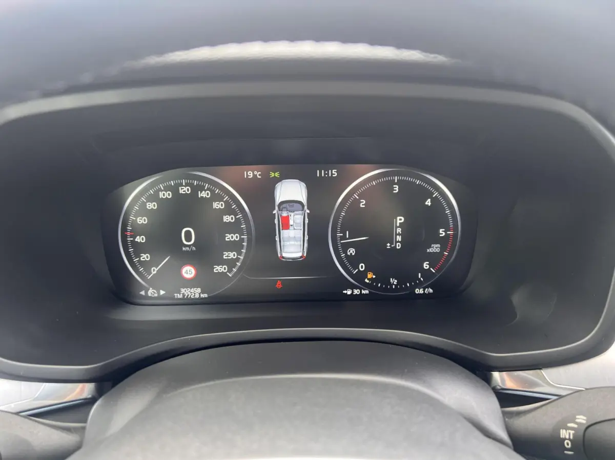 2.0 D4 Momentum R-Design Automaat Clima Cruise NAP