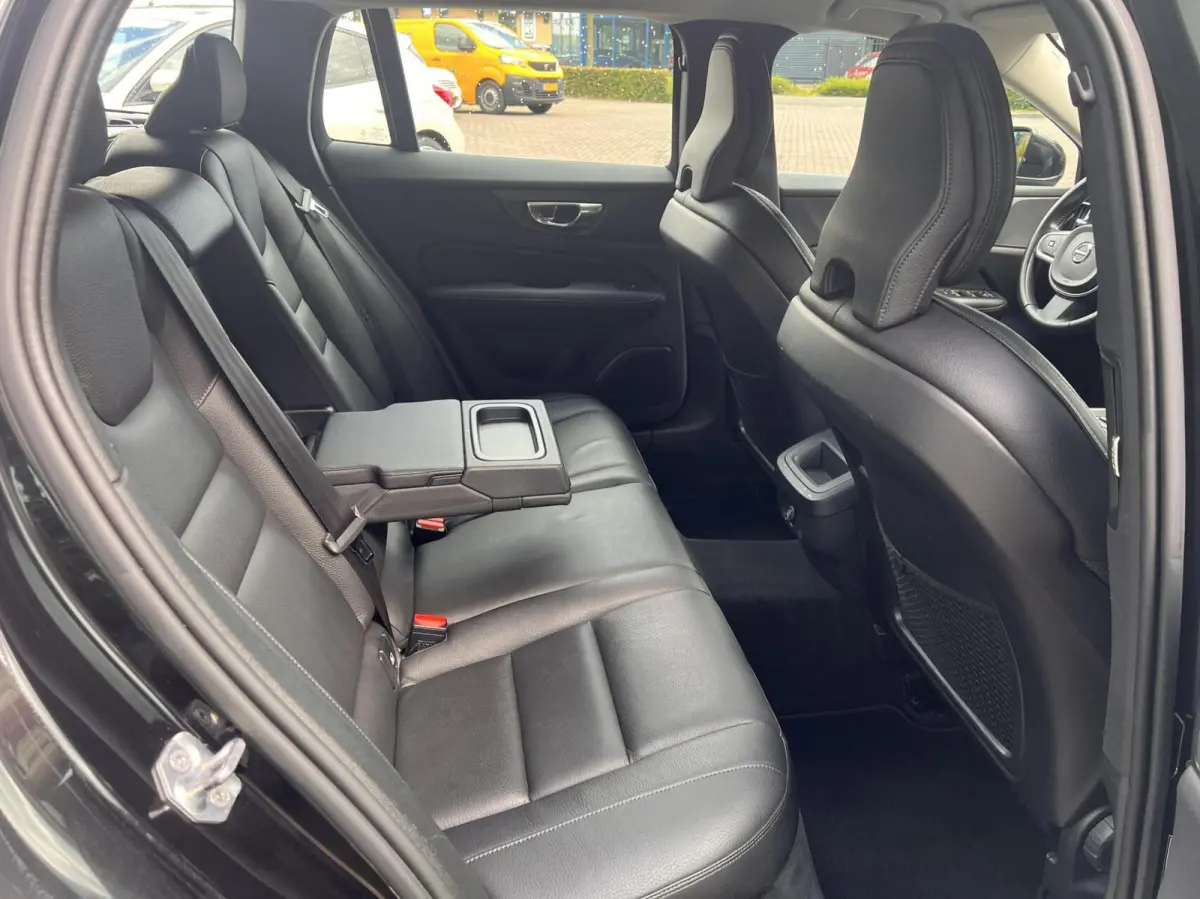 2.0 D4 Momentum R-Design Automaat Clima Cruise NAP
