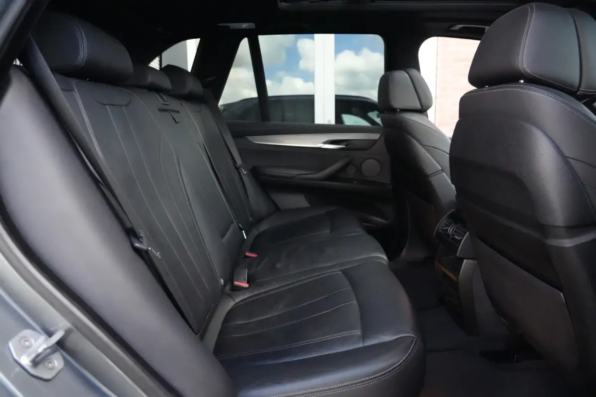 xDrive40e iPerformance M Sport Edition | 313PK | Pano | Trekhaak | Harman Kardon | HUD | 360° | 20" | Luchtvering | BMW X5 xDrive40e iPerformance M Sport Edition 313 PK Plug-in Hybrid met 2