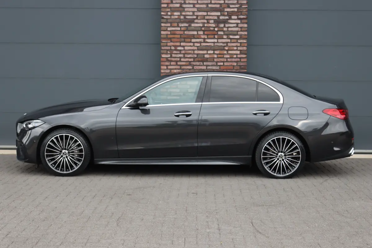 300 e 4MATIC AMG Line | Massage | HUD | Memory | Leder | Keyless Go | Dodehoekassistent | Digital Light |  Augmented Reality | Surround Camera | Advanced Sound System |