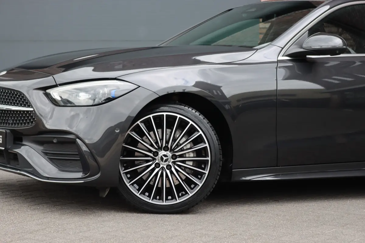 300 e 4MATIC AMG Line | Massage | HUD | Memory | Leder | Keyless Go | Dodehoekassistent | Digital Light |  Augmented Reality | Surround Camera | Advanced Sound System |