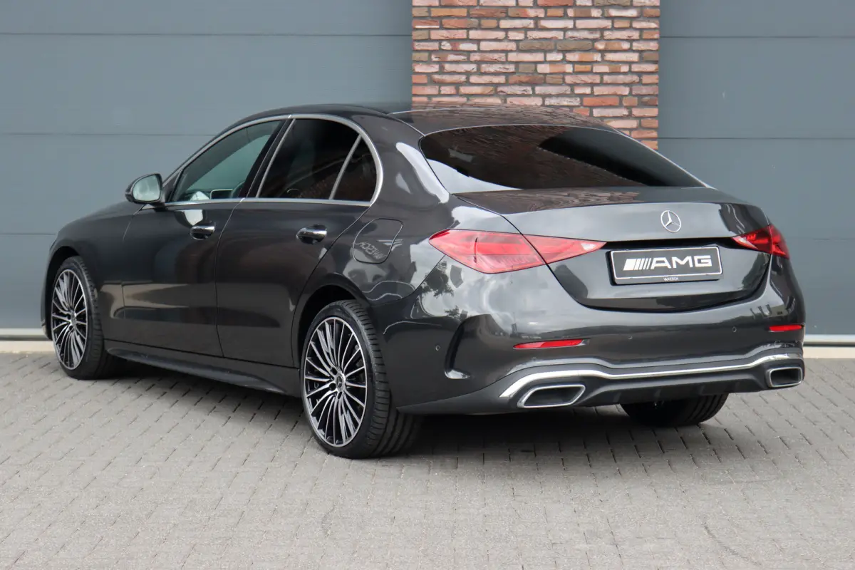 300 e 4MATIC AMG Line | Massage | HUD | Memory | Leder | Keyless Go | Dodehoekassistent | Digital Light |  Augmented Reality | Surround Camera | Advanced Sound System |