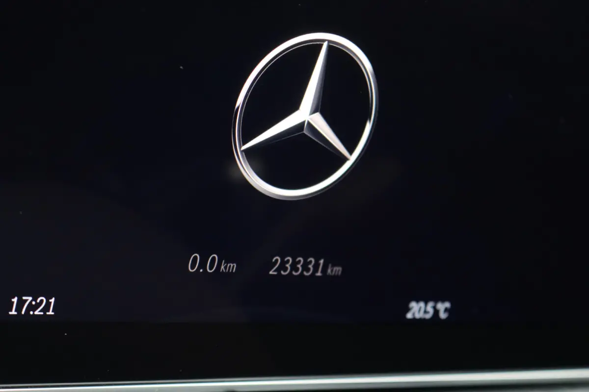 300 e 4MATIC AMG Line | Massage | HUD | Memory | Leder | Keyless Go | Dodehoekassistent | Digital Light |  Augmented Reality | Surround Camera | Advanced Sound System |