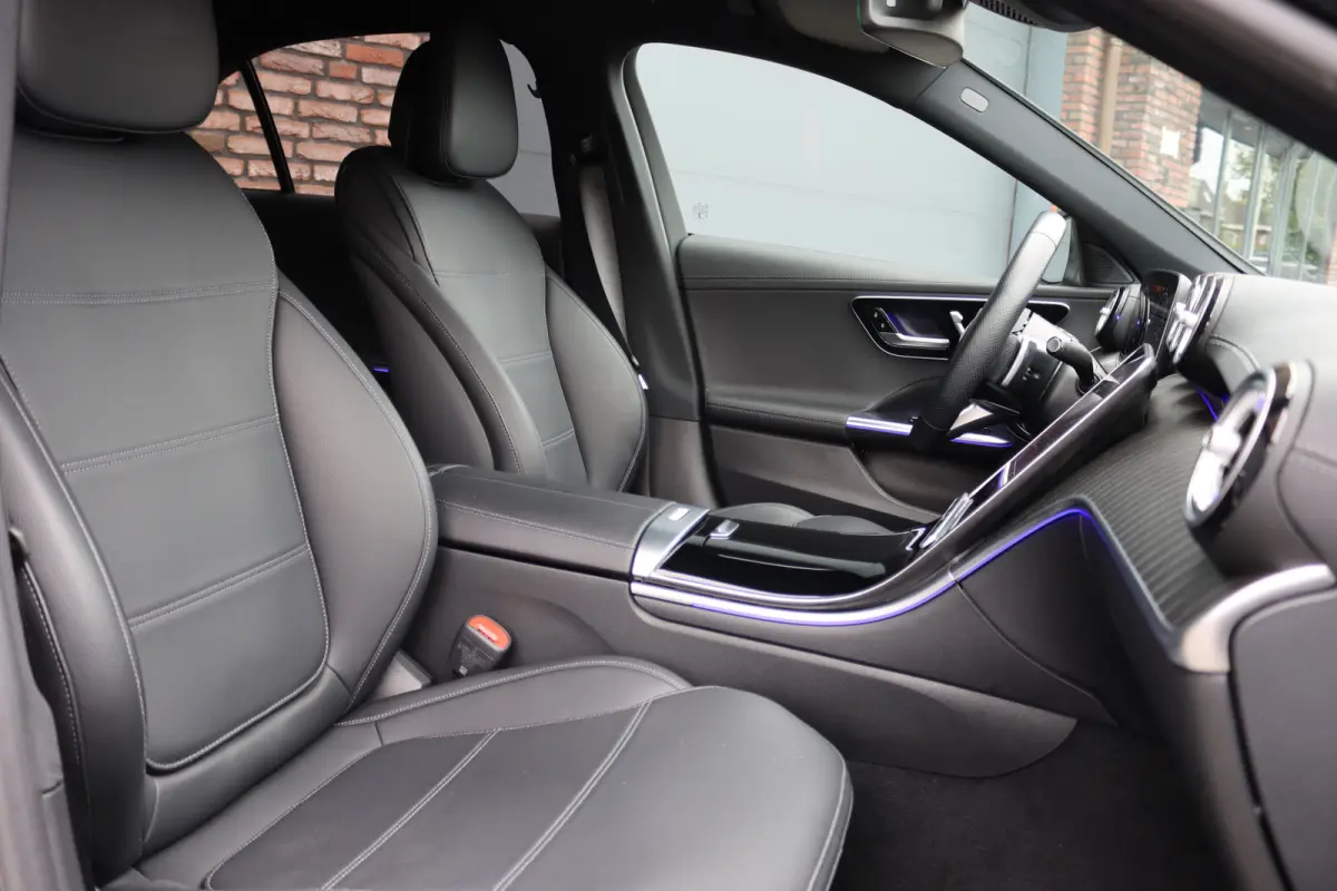 300 e 4MATIC AMG Line | Massage | HUD | Memory | Leder | Keyless Go | Dodehoekassistent | Digital Light |  Augmented Reality | Surround Camera | Advanced Sound System |