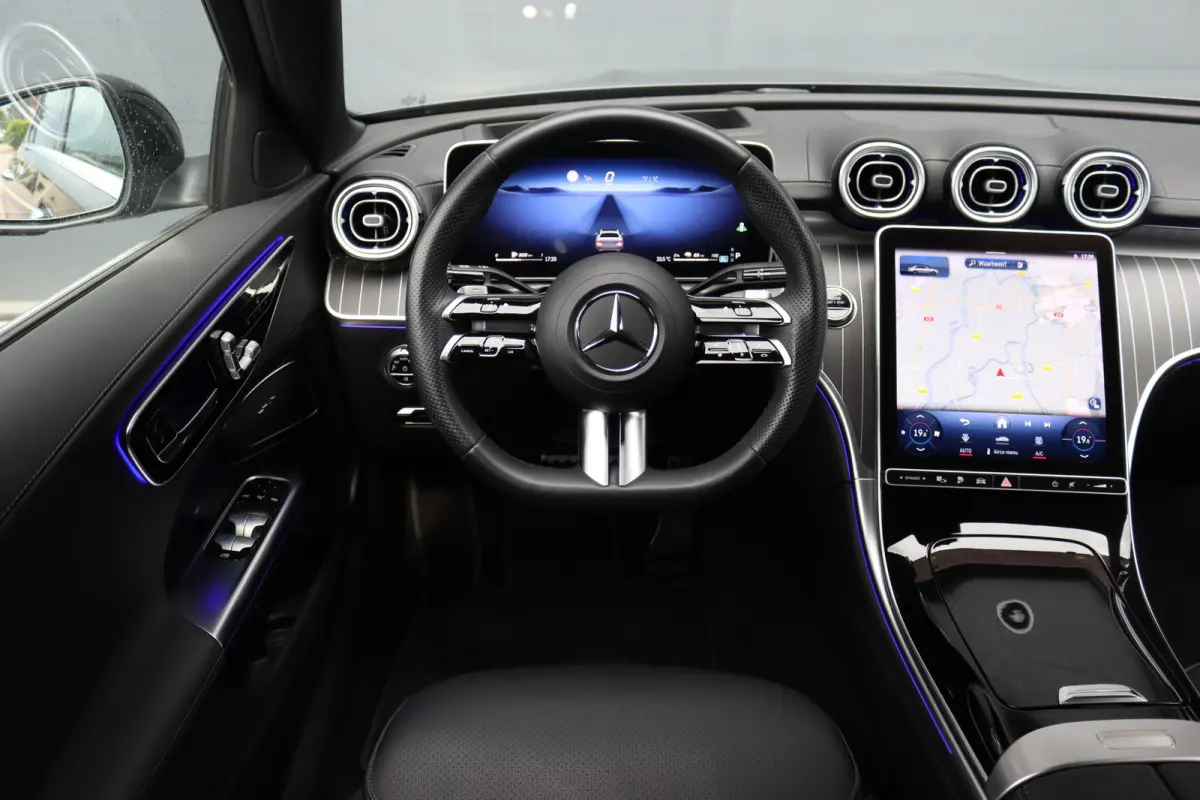 300 e 4MATIC AMG Line | Massage | HUD | Memory | Leder | Keyless Go | Dodehoekassistent | Digital Light |  Augmented Reality | Surround Camera | Advanced Sound System |