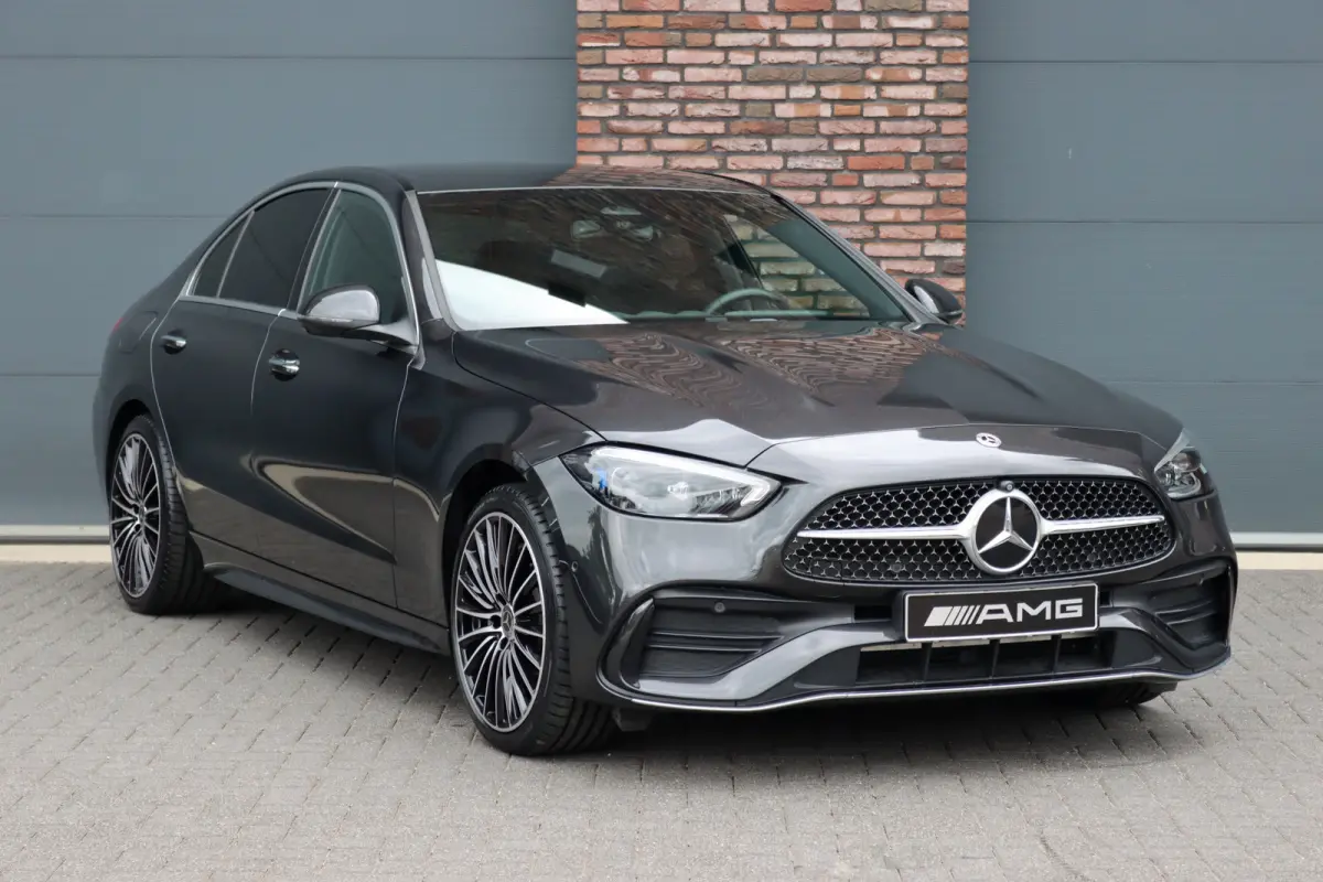 300 e 4MATIC AMG Line | Massage | HUD | Memory | Leder | Keyless Go | Dodehoekassistent | Digital Light |  Augmented Reality | Surround Camera | Advanced Sound System |