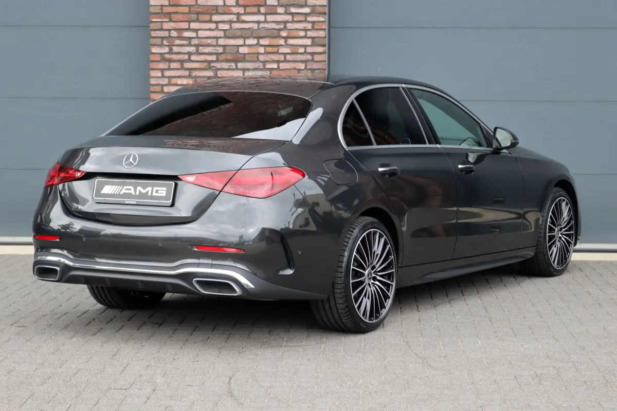 300 e 4MATIC AMG Line | Massage | HUD | Memory | Leder | Keyless Go | Dodehoekassistent | Digital Light |  Augmented Reality | Surround Camera | Advanced Sound System |