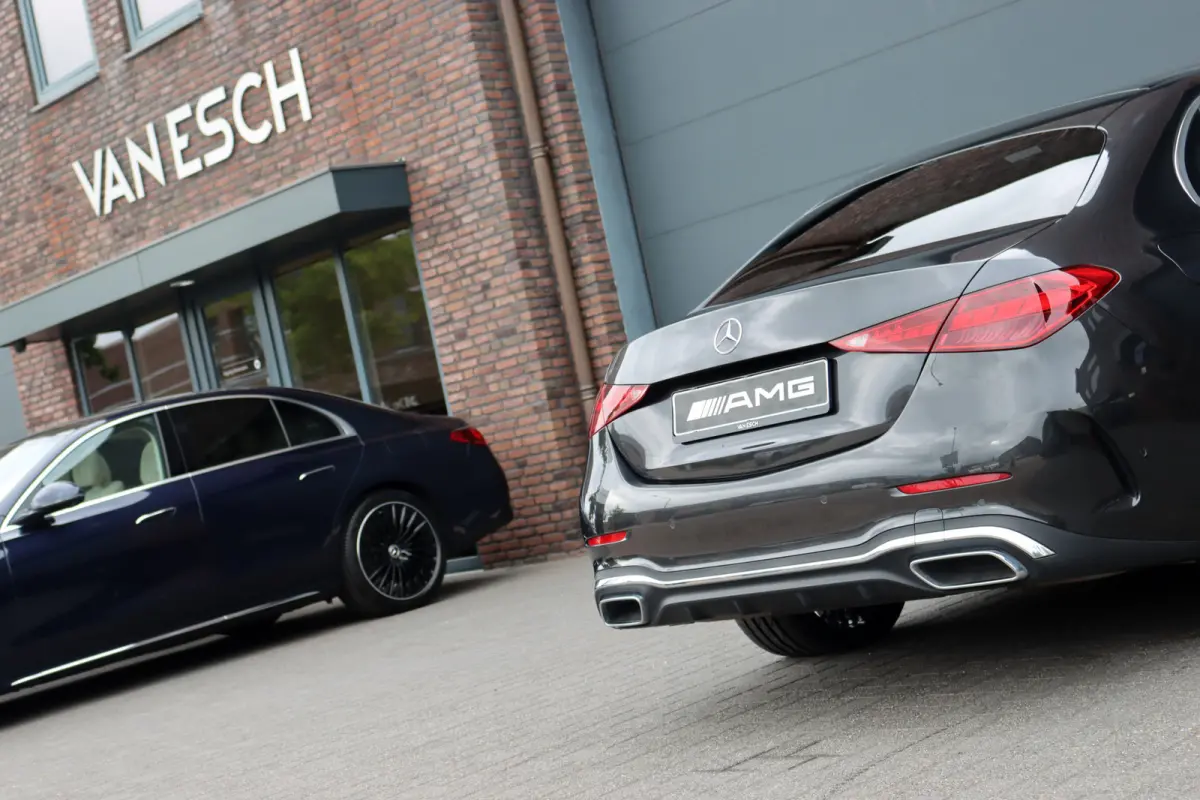 300 e 4MATIC AMG Line | Massage | HUD | Memory | Leder | Keyless Go | Dodehoekassistent | Digital Light |  Augmented Reality | Surround Camera | Advanced Sound System |