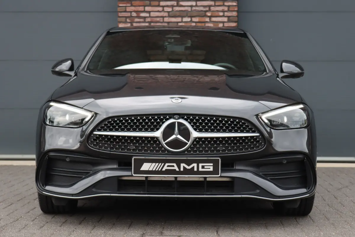 300 e 4MATIC AMG Line | Massage | HUD | Memory | Leder | Keyless Go | Dodehoekassistent | Digital Light |  Augmented Reality | Surround Camera | Advanced Sound System |