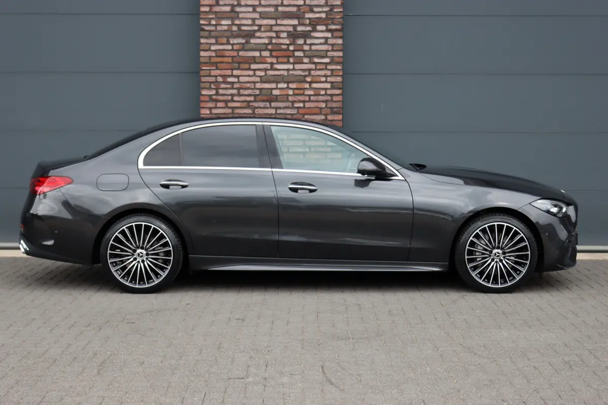 300 e 4MATIC AMG Line | Massage | HUD | Memory | Leder | Keyless Go | Dodehoekassistent | Digital Light |  Augmented Reality | Surround Camera | Advanced Sound System |