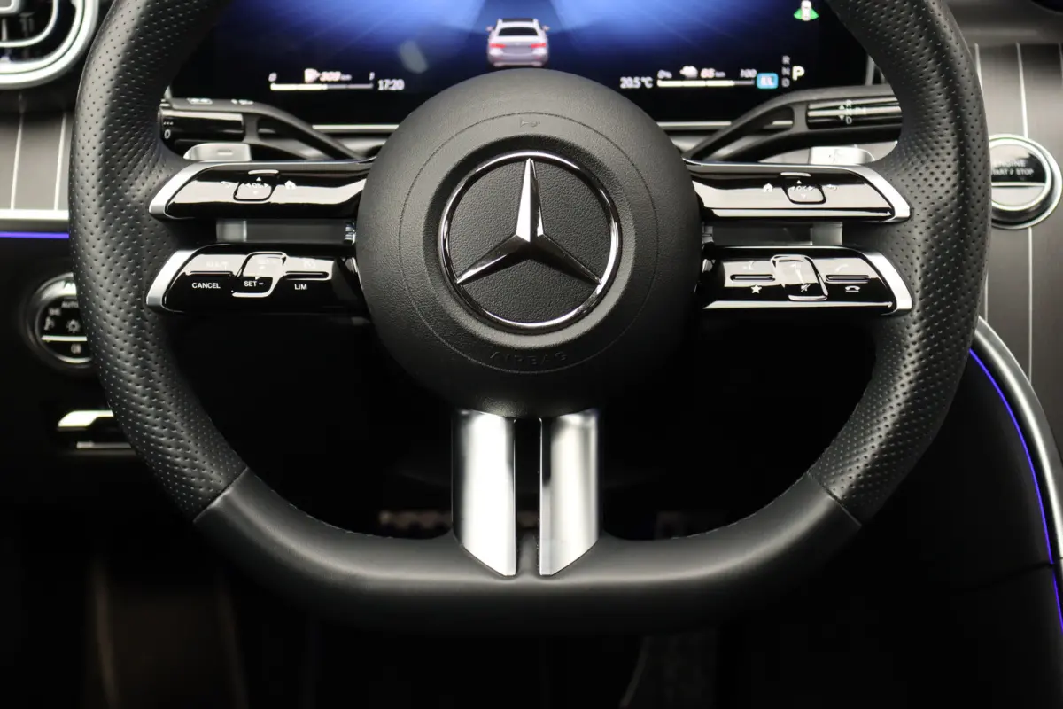 300 e 4MATIC AMG Line | Massage | HUD | Memory | Leder | Keyless Go | Dodehoekassistent | Digital Light |  Augmented Reality | Surround Camera | Advanced Sound System |