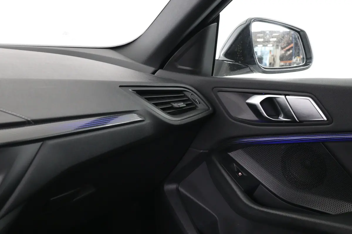 218i Executive Edition Automaat | M Pakket | Camera | Leder | Navigatie | Parkeersensoren voor & achter | BMW LED |