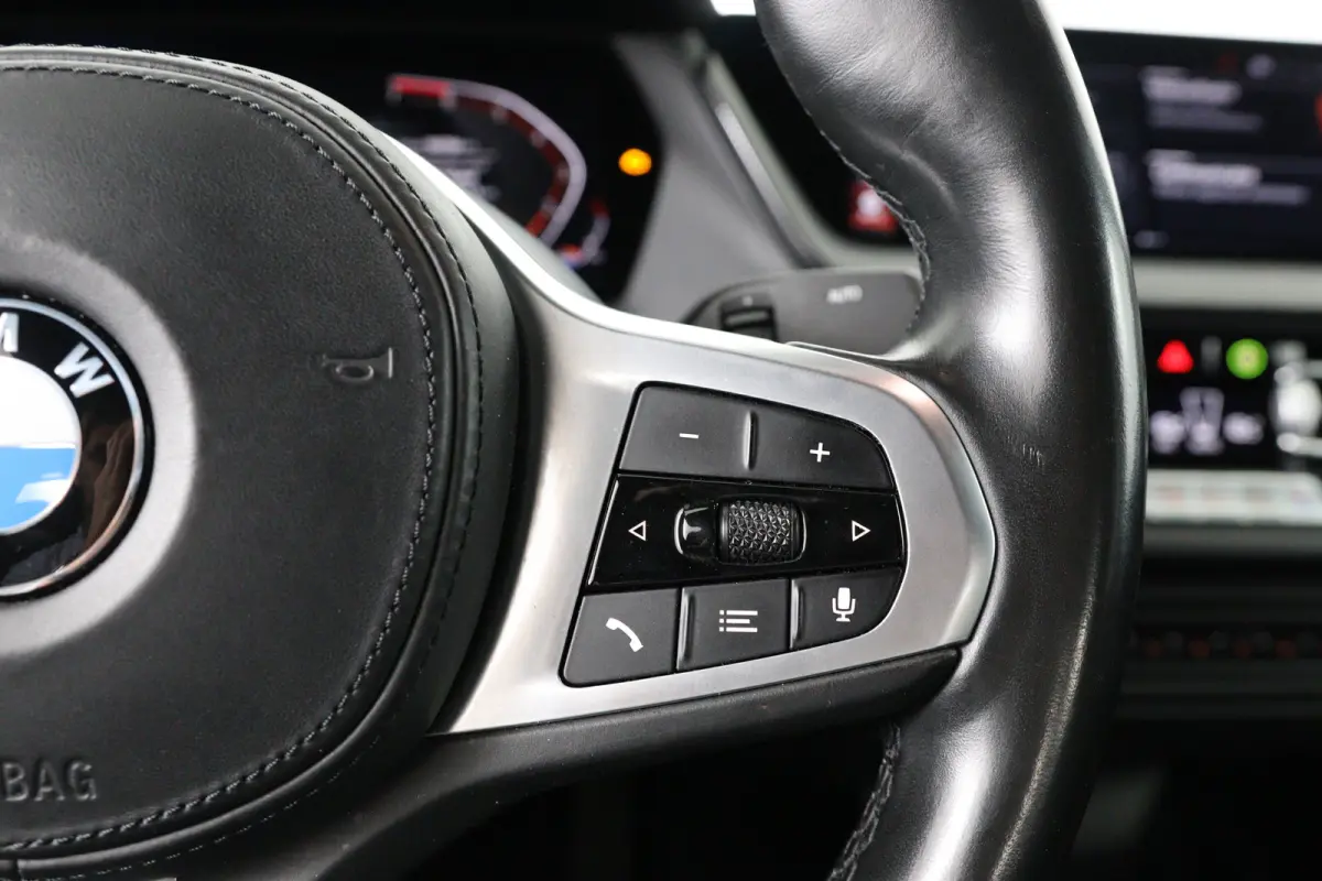 218i Executive Edition Automaat | M Pakket | Camera | Leder | Navigatie | Parkeersensoren voor & achter | BMW LED |