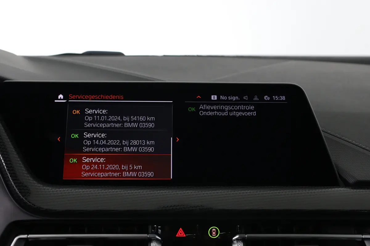 218i Executive Edition Automaat | M Pakket | Camera | Leder | Navigatie | Parkeersensoren voor & achter | BMW LED |
