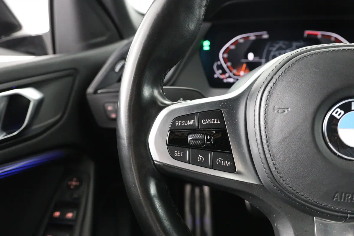 218i Executive Edition Automaat | M Pakket | Camera | Leder | Navigatie | Parkeersensoren voor & achter | BMW LED |