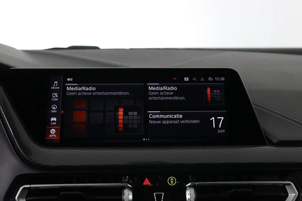 218i Executive Edition Automaat | M Pakket | Camera | Leder | Navigatie | Parkeersensoren voor & achter | BMW LED |