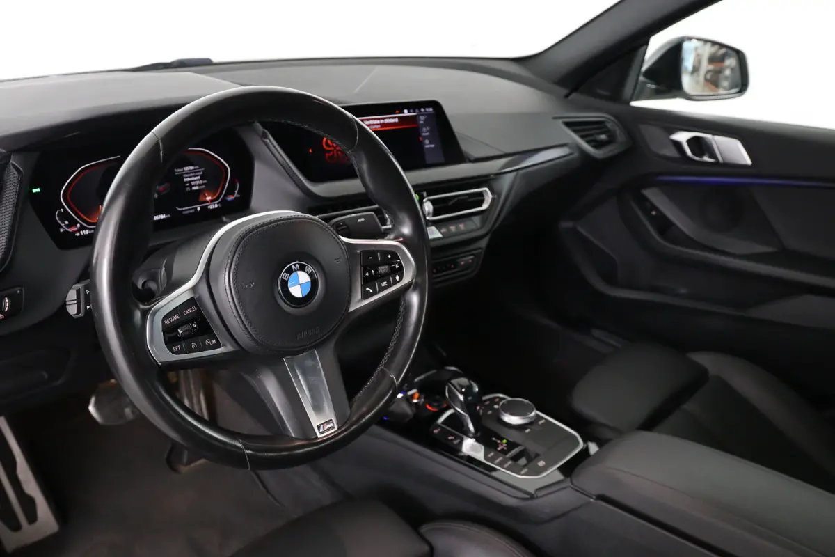 218i Executive Edition Automaat | M Pakket | Camera | Leder | Navigatie | Parkeersensoren voor & achter | BMW LED |