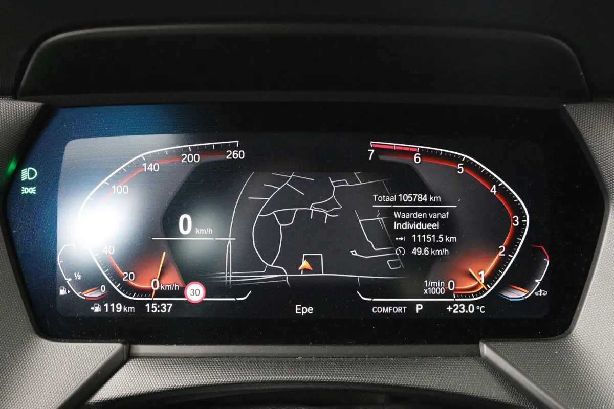 218i Executive Edition Automaat | M Pakket | Camera | Leder | Navigatie | Parkeersensoren voor & achter | BMW LED |