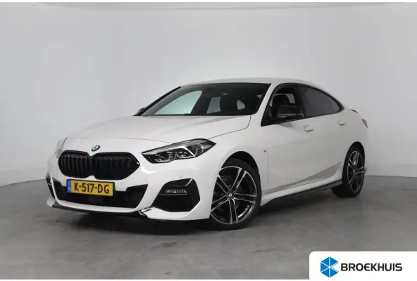 218i Executive Edition Automaat | M Pakket | Camera | Leder | Navigatie | Parkeersensoren voor & achter | BMW LED |