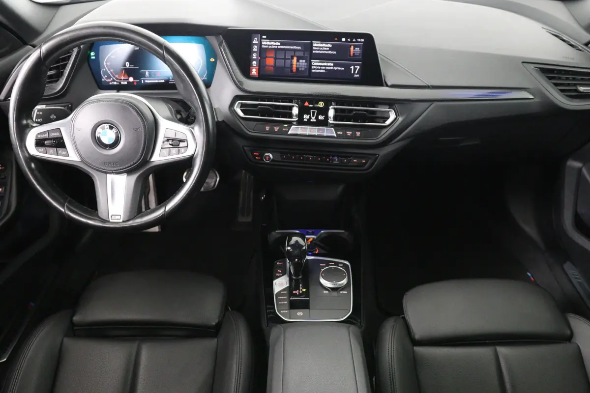 218i Executive Edition Automaat | M Pakket | Camera | Leder | Navigatie | Parkeersensoren voor & achter | BMW LED |