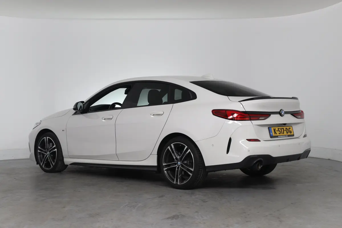 218i Executive Edition Automaat | M Pakket | Camera | Leder | Navigatie | Parkeersensoren voor & achter | BMW LED |
