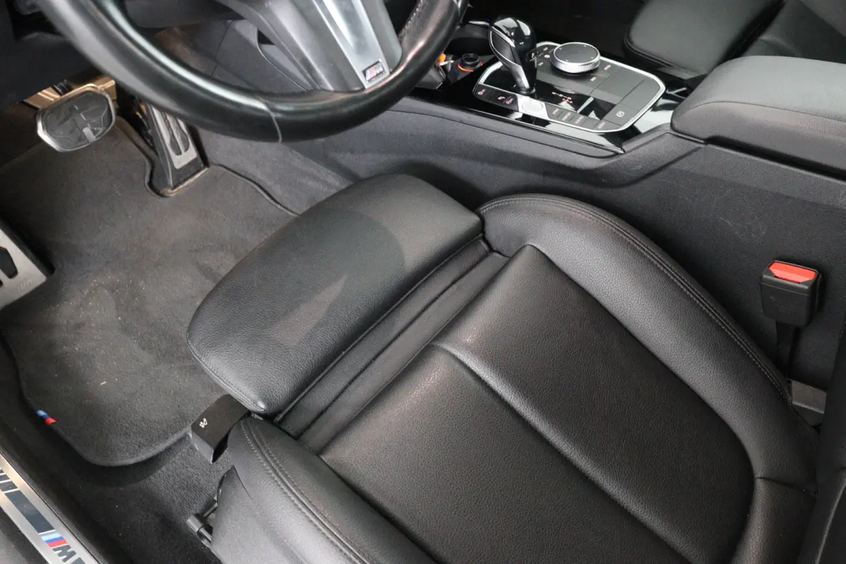 218i Executive Edition Automaat | M Pakket | Camera | Leder | Navigatie | Parkeersensoren voor & achter | BMW LED |