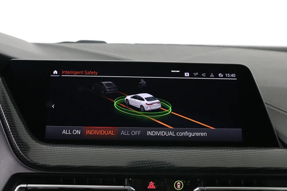 218i Executive Edition Automaat | M Pakket | Camera | Leder | Navigatie | Parkeersensoren voor & achter | BMW LED |