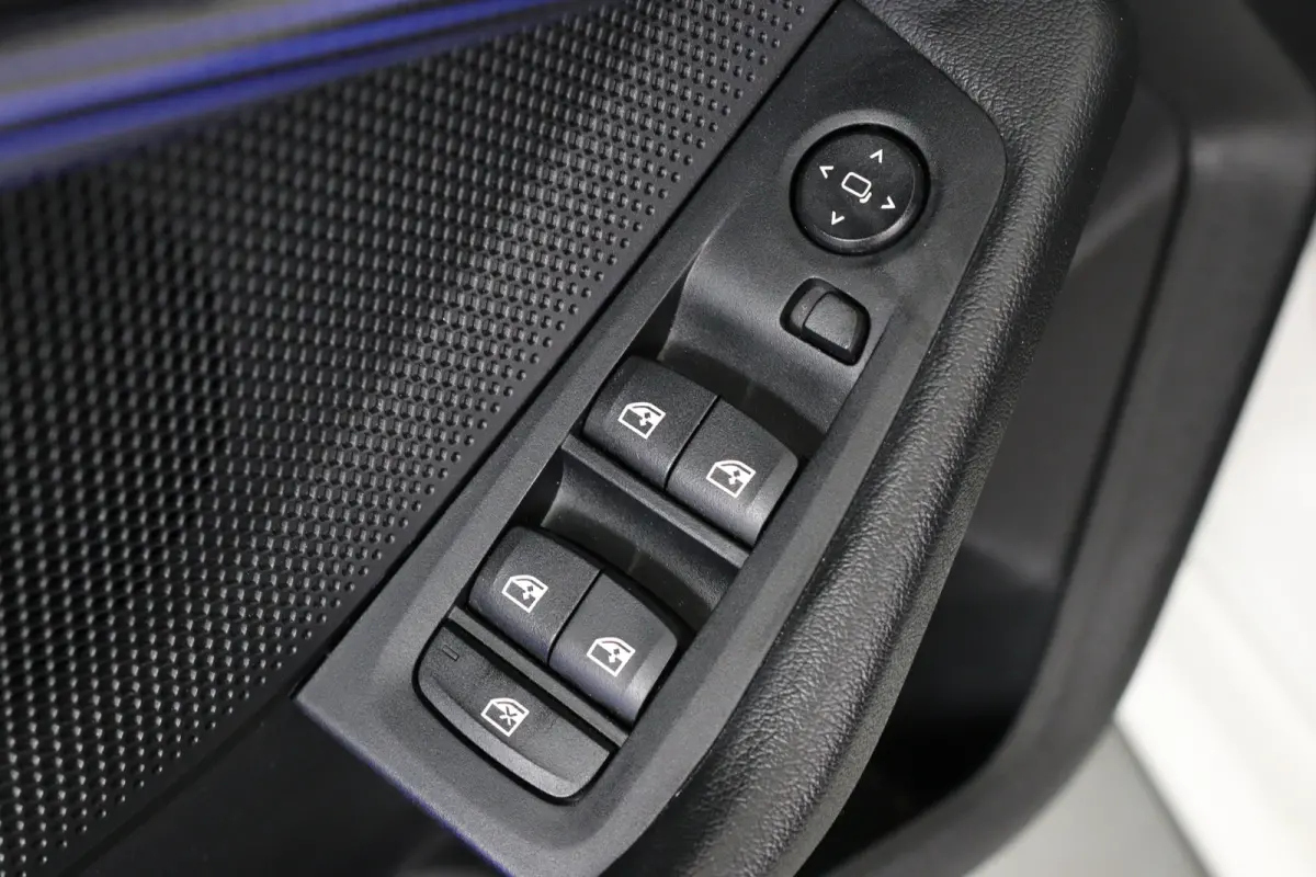 218i Executive Edition Automaat | M Pakket | Camera | Leder | Navigatie | Parkeersensoren voor & achter | BMW LED |