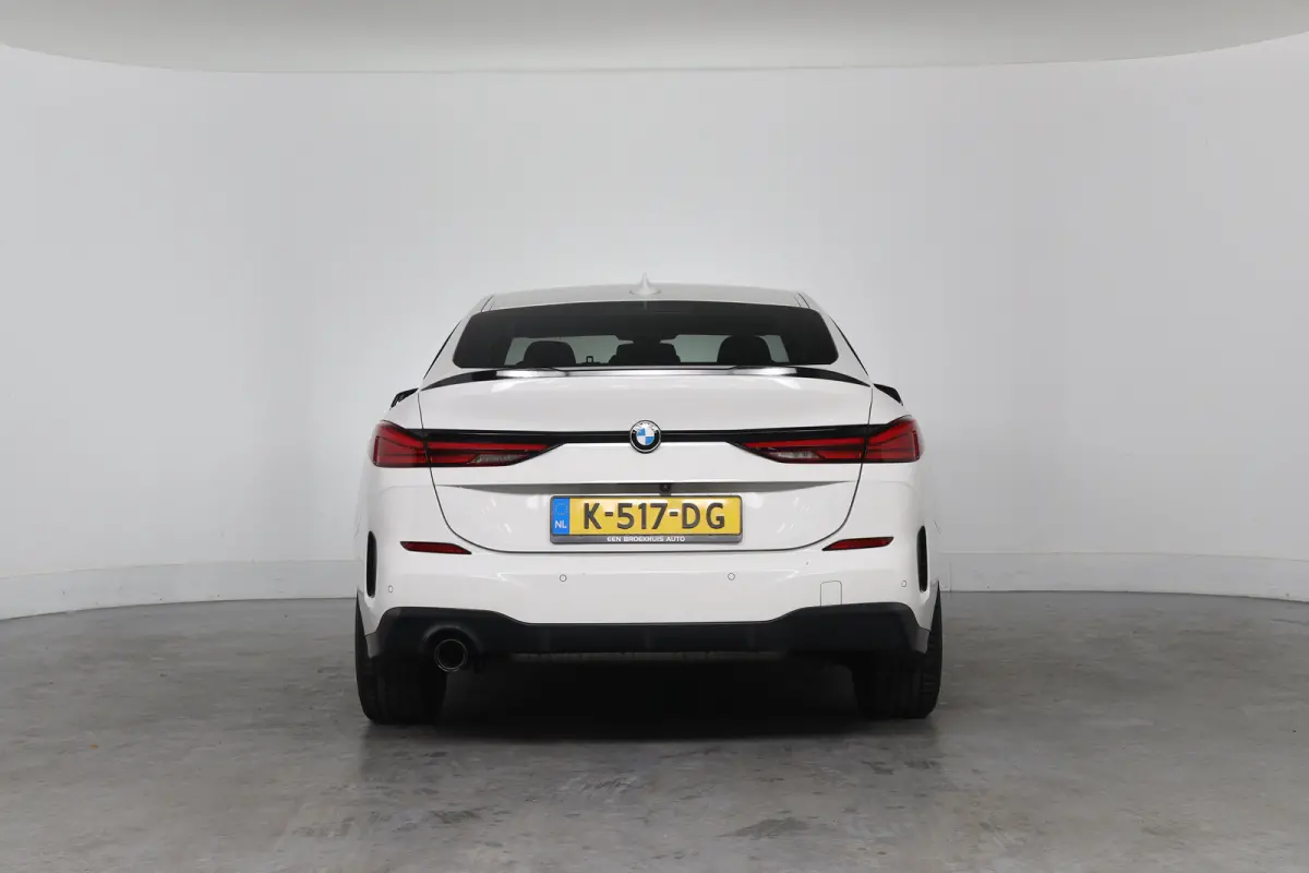 218i Executive Edition Automaat | M Pakket | Camera | Leder | Navigatie | Parkeersensoren voor & achter | BMW LED |