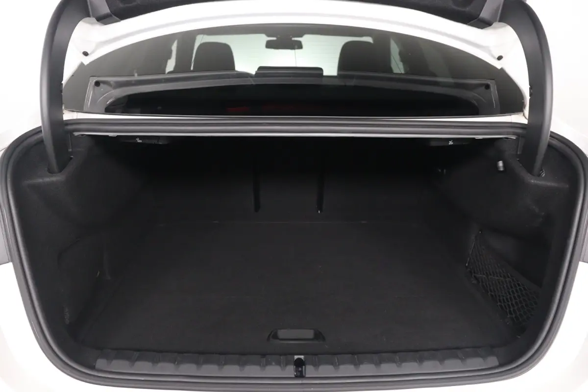 218i Executive Edition Automaat | M Pakket | Camera | Leder | Navigatie | Parkeersensoren voor & achter | BMW LED |