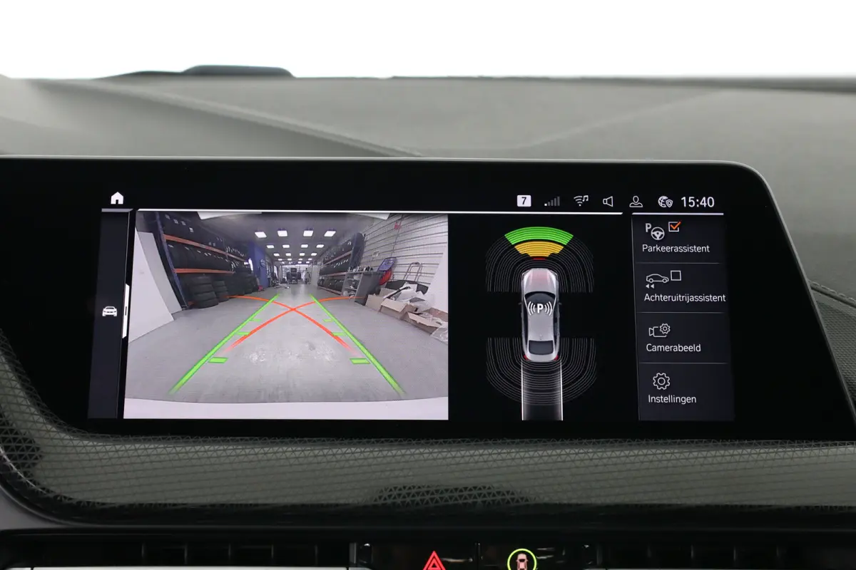 218i Executive Edition Automaat | M Pakket | Camera | Leder | Navigatie | Parkeersensoren voor & achter | BMW LED |