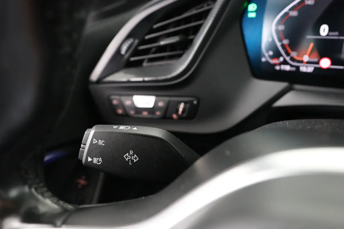 218i Executive Edition Automaat | M Pakket | Camera | Leder | Navigatie | Parkeersensoren voor & achter | BMW LED |