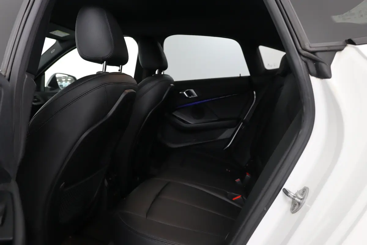 218i Executive Edition Automaat | M Pakket | Camera | Leder | Navigatie | Parkeersensoren voor & achter | BMW LED |
