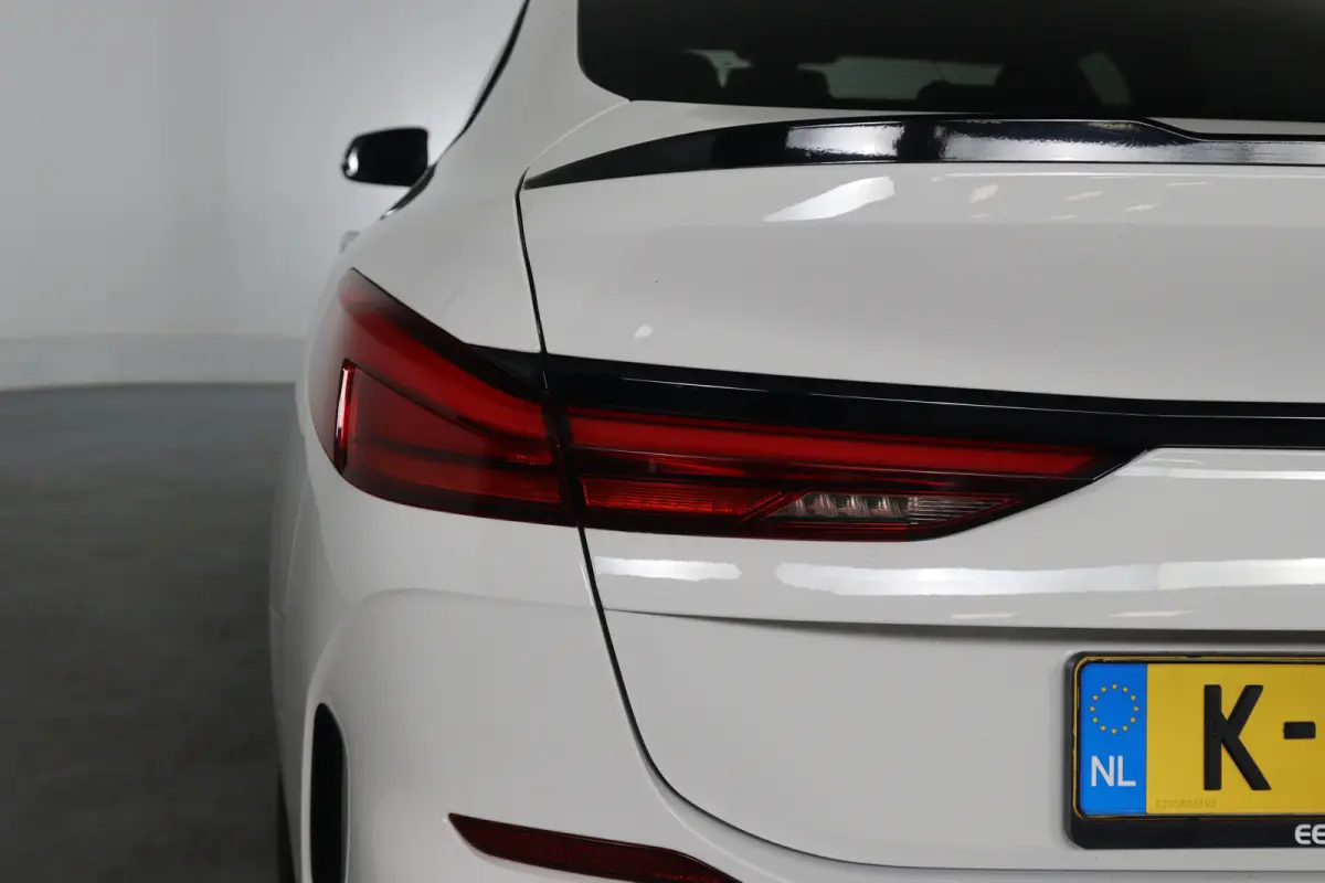 218i Executive Edition Automaat | M Pakket | Camera | Leder | Navigatie | Parkeersensoren voor & achter | BMW LED |