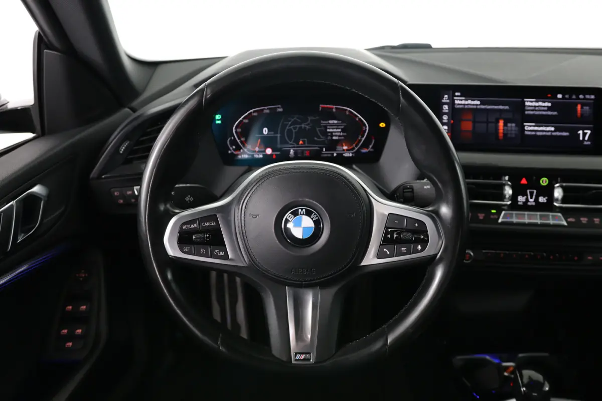 218i Executive Edition Automaat | M Pakket | Camera | Leder | Navigatie | Parkeersensoren voor & achter | BMW LED |